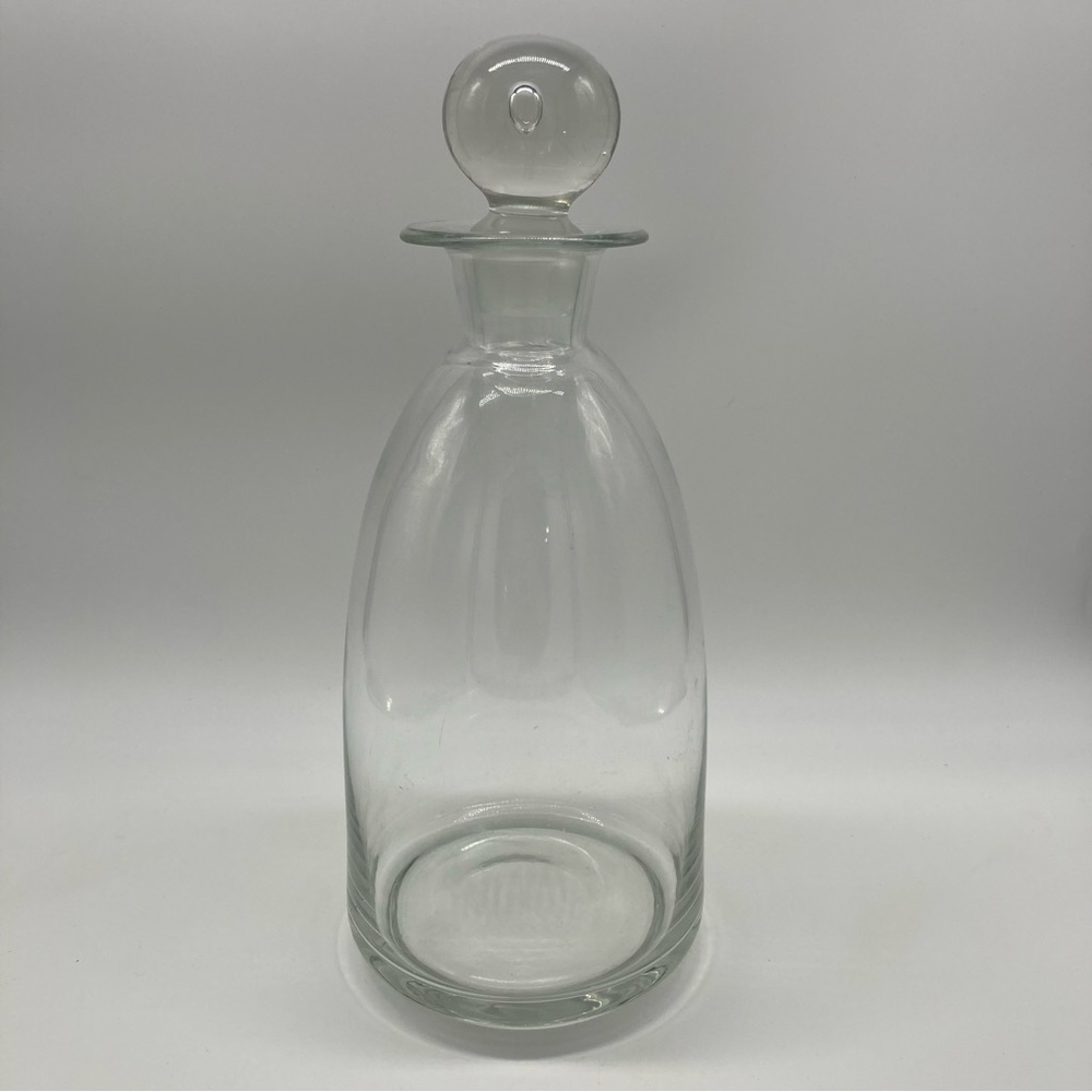 Antique decanter with cap EVC